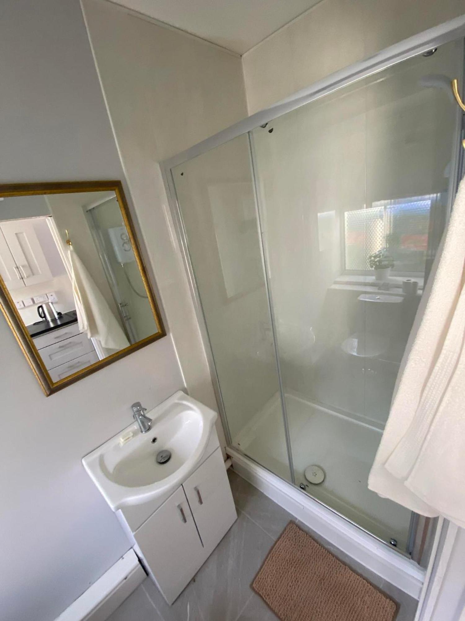 Yellow House Apartment Бантри Екстериор снимка