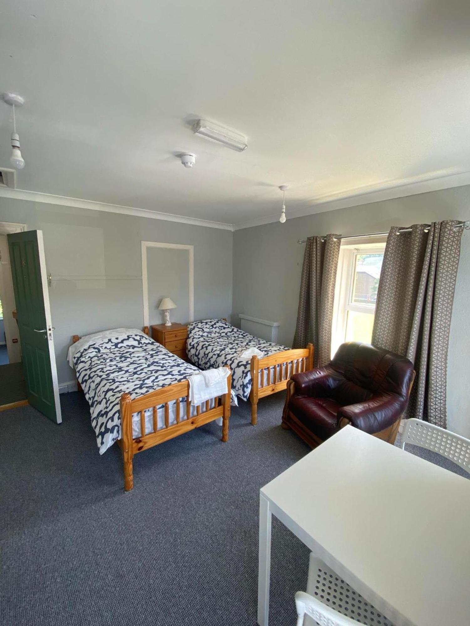 Yellow House Apartment Бантри Екстериор снимка